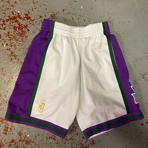Milwaukee Bucks Mitchell and Ness Size Small Shorts